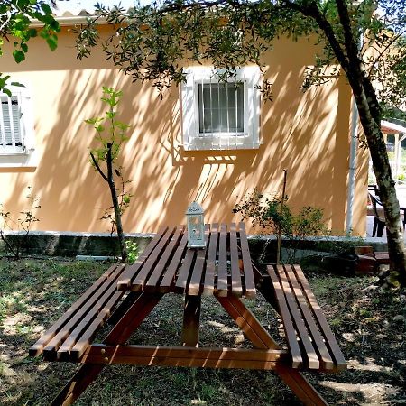 Family Holiday Apartment With Garden & Bbq Βελονάδες Εξωτερικό φωτογραφία
