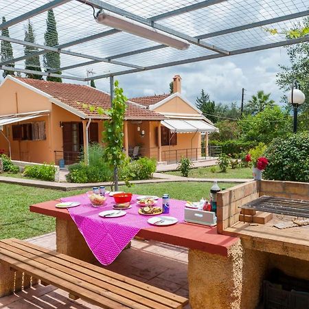 Family Holiday Apartment With Garden & Bbq Βελονάδες Εξωτερικό φωτογραφία