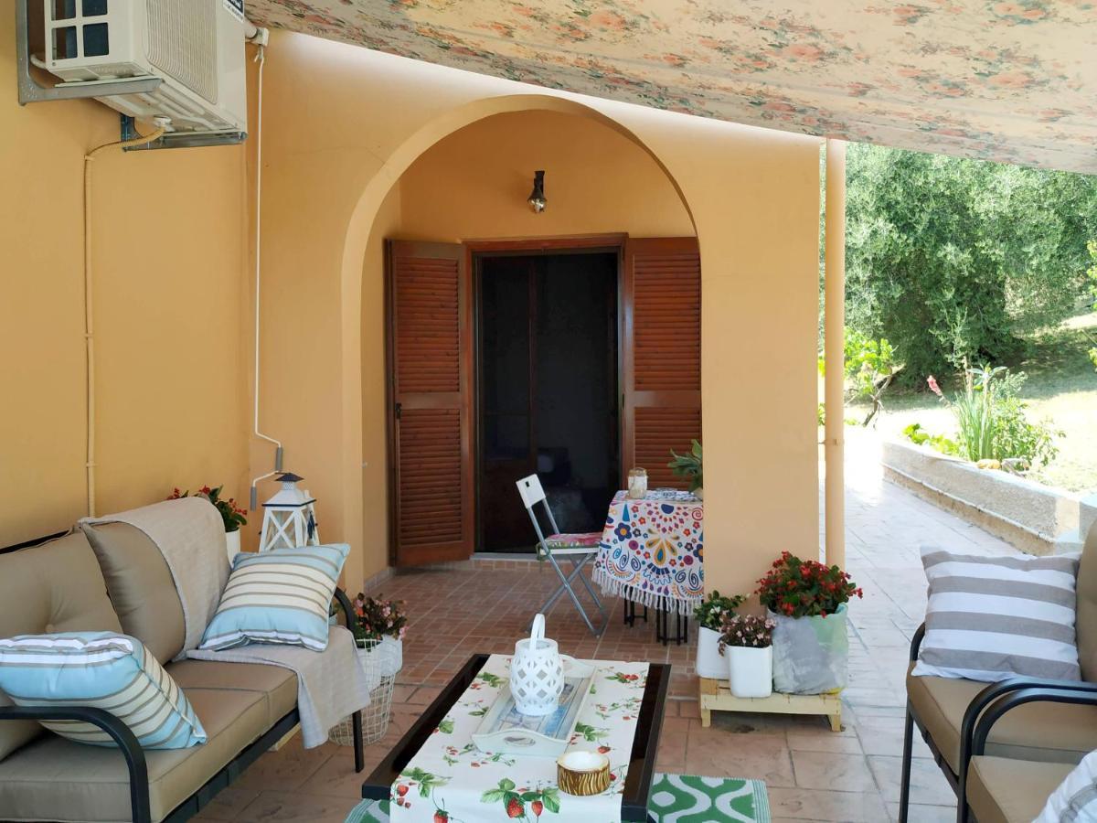 Family Holiday Apartment With Garden & Bbq Βελονάδες Εξωτερικό φωτογραφία