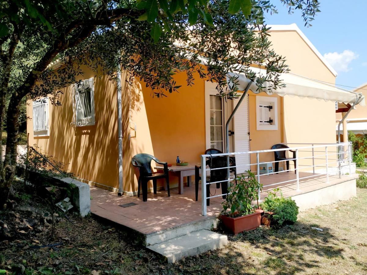Family Holiday Apartment With Garden & Bbq Βελονάδες Εξωτερικό φωτογραφία