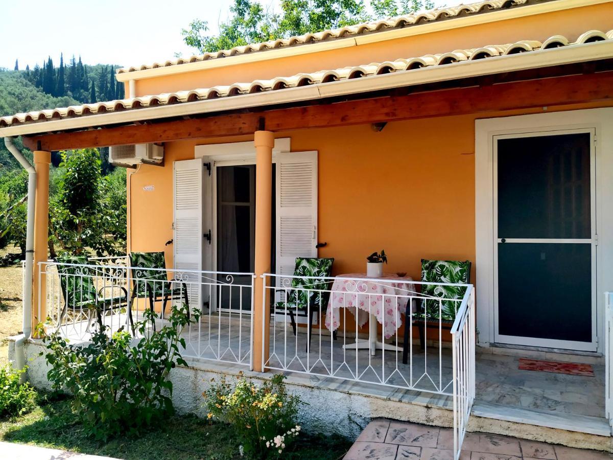 Family Holiday Apartment With Garden & Bbq Βελονάδες Εξωτερικό φωτογραφία