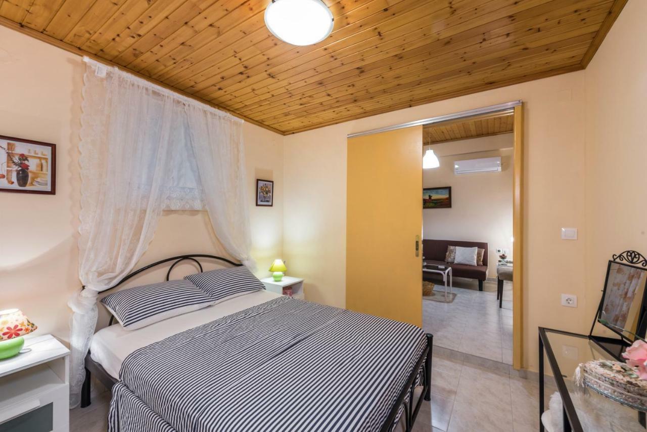 Family Holiday Apartment With Garden & Bbq Βελονάδες Εξωτερικό φωτογραφία