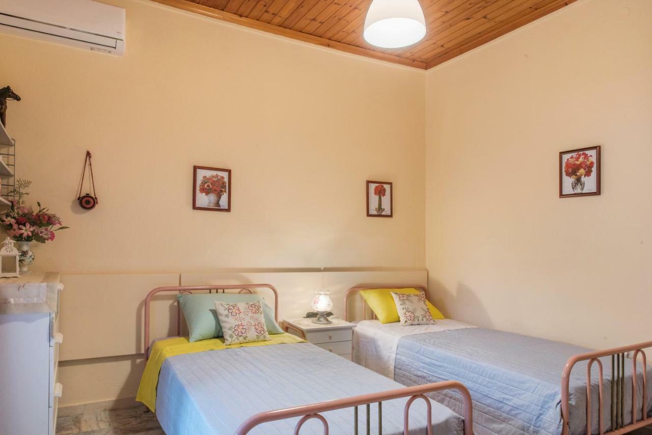 Family Holiday Apartment With Garden & Bbq Βελονάδες Εξωτερικό φωτογραφία