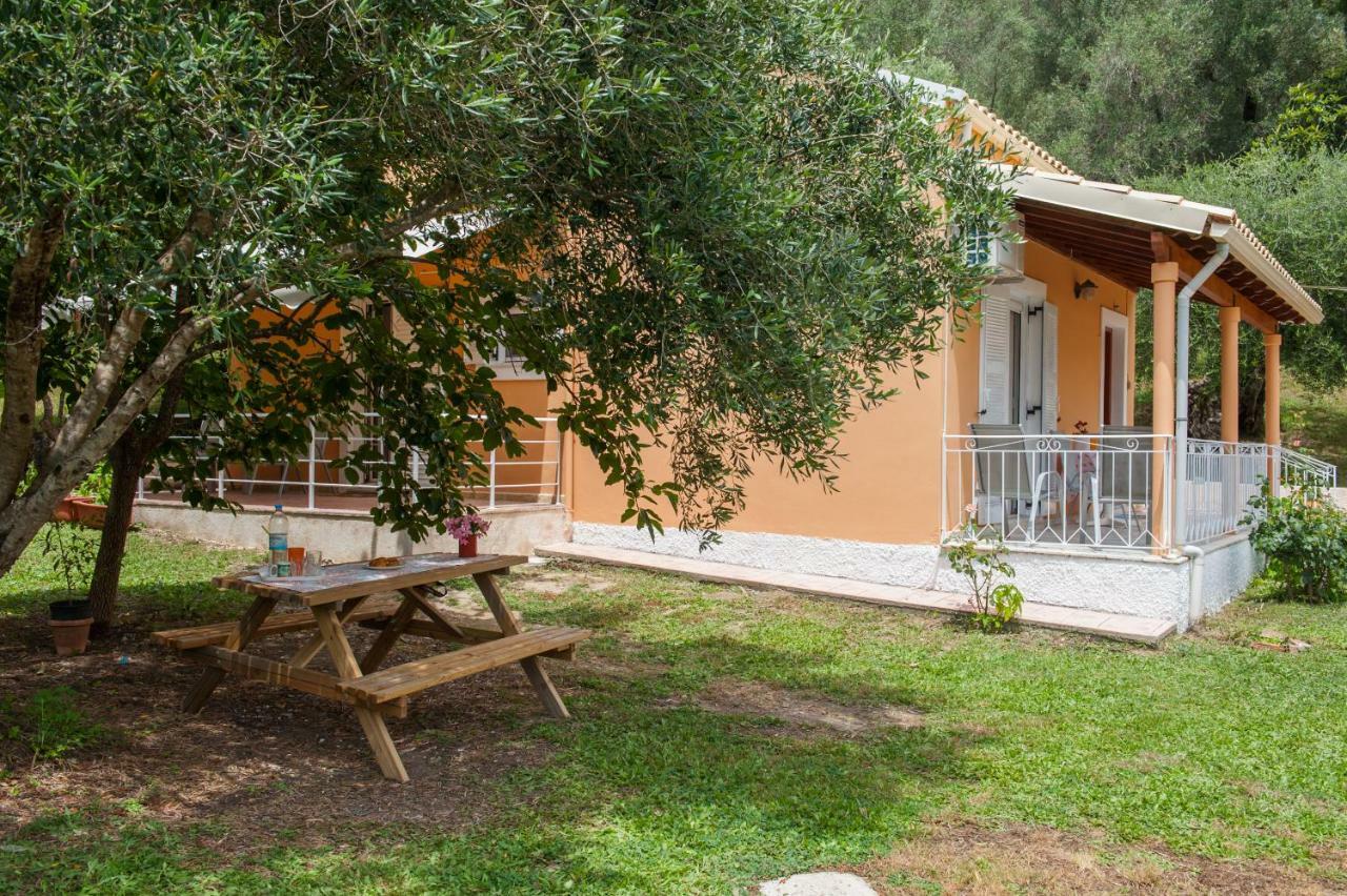 Family Holiday Apartment With Garden & Bbq Βελονάδες Εξωτερικό φωτογραφία