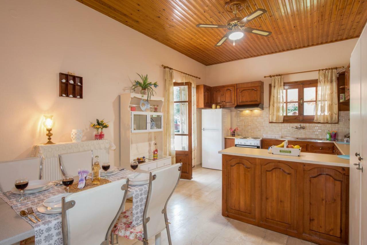 Family Holiday Apartment With Garden & Bbq Βελονάδες Εξωτερικό φωτογραφία