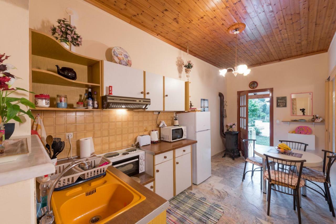 Family Holiday Apartment With Garden & Bbq Βελονάδες Εξωτερικό φωτογραφία