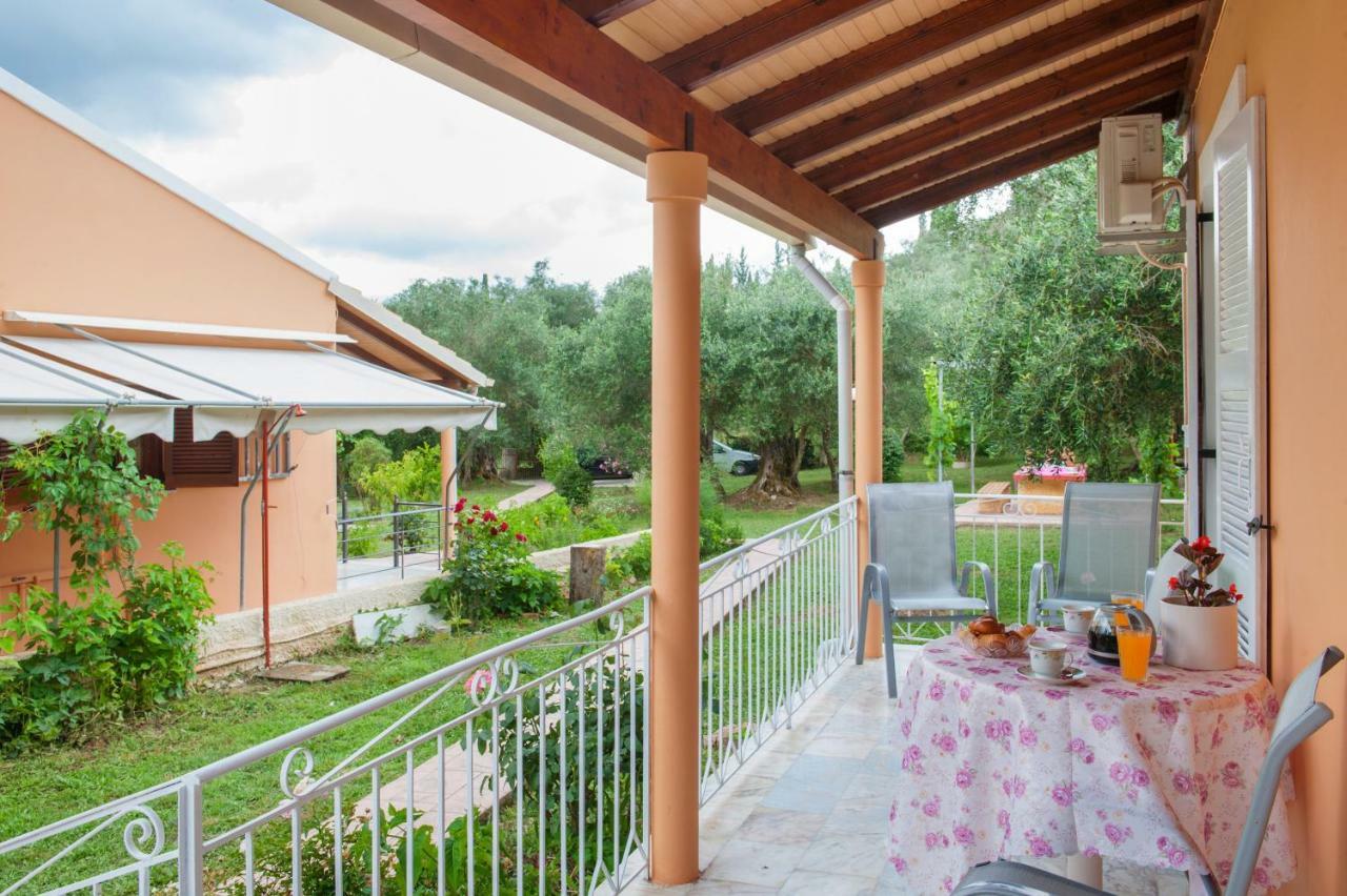 Family Holiday Apartment With Garden & Bbq Βελονάδες Εξωτερικό φωτογραφία