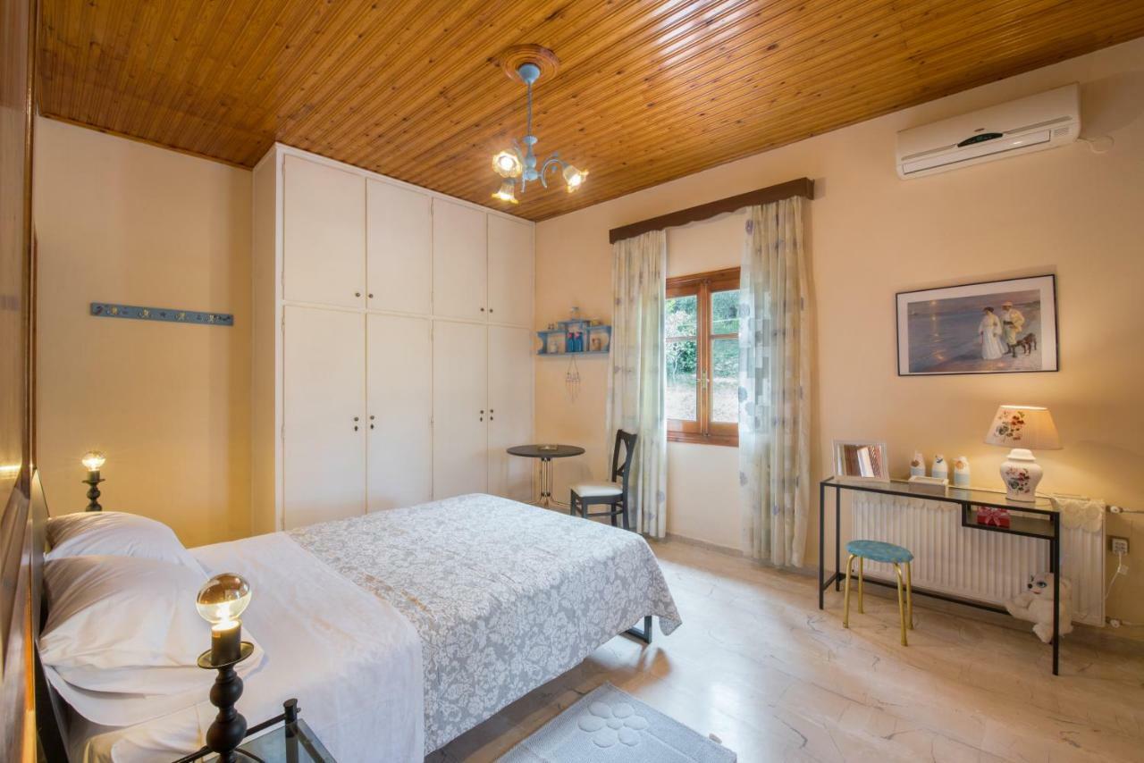 Family Holiday Apartment With Garden & Bbq Βελονάδες Εξωτερικό φωτογραφία
