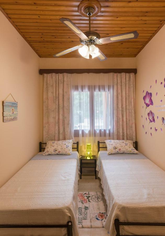 Family Holiday Apartment With Garden & Bbq Βελονάδες Εξωτερικό φωτογραφία