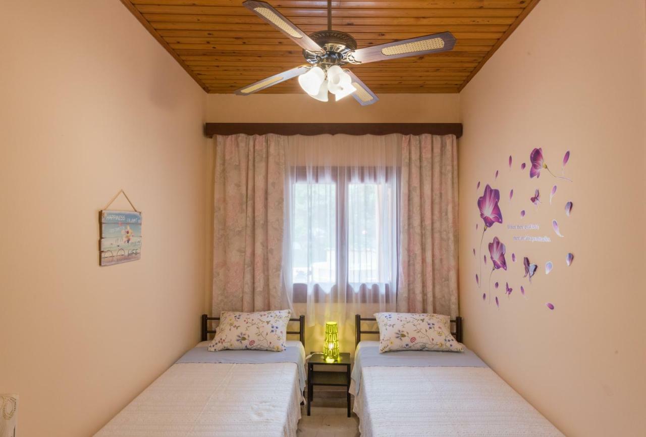 Family Holiday Apartment With Garden & Bbq Βελονάδες Εξωτερικό φωτογραφία
