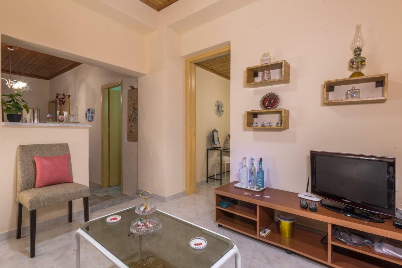 Family Holiday Apartment With Garden & Bbq Βελονάδες Εξωτερικό φωτογραφία