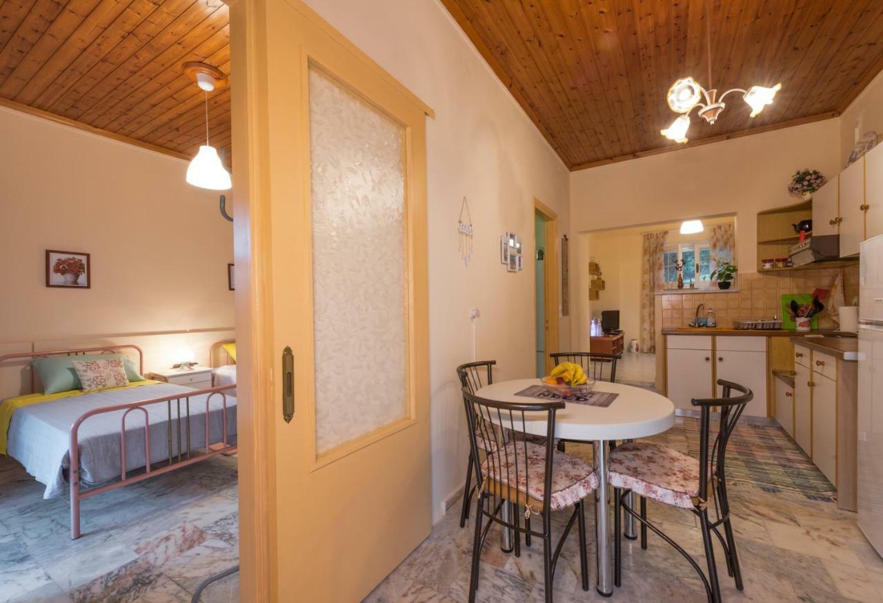 Family Holiday Apartment With Garden & Bbq Βελονάδες Εξωτερικό φωτογραφία