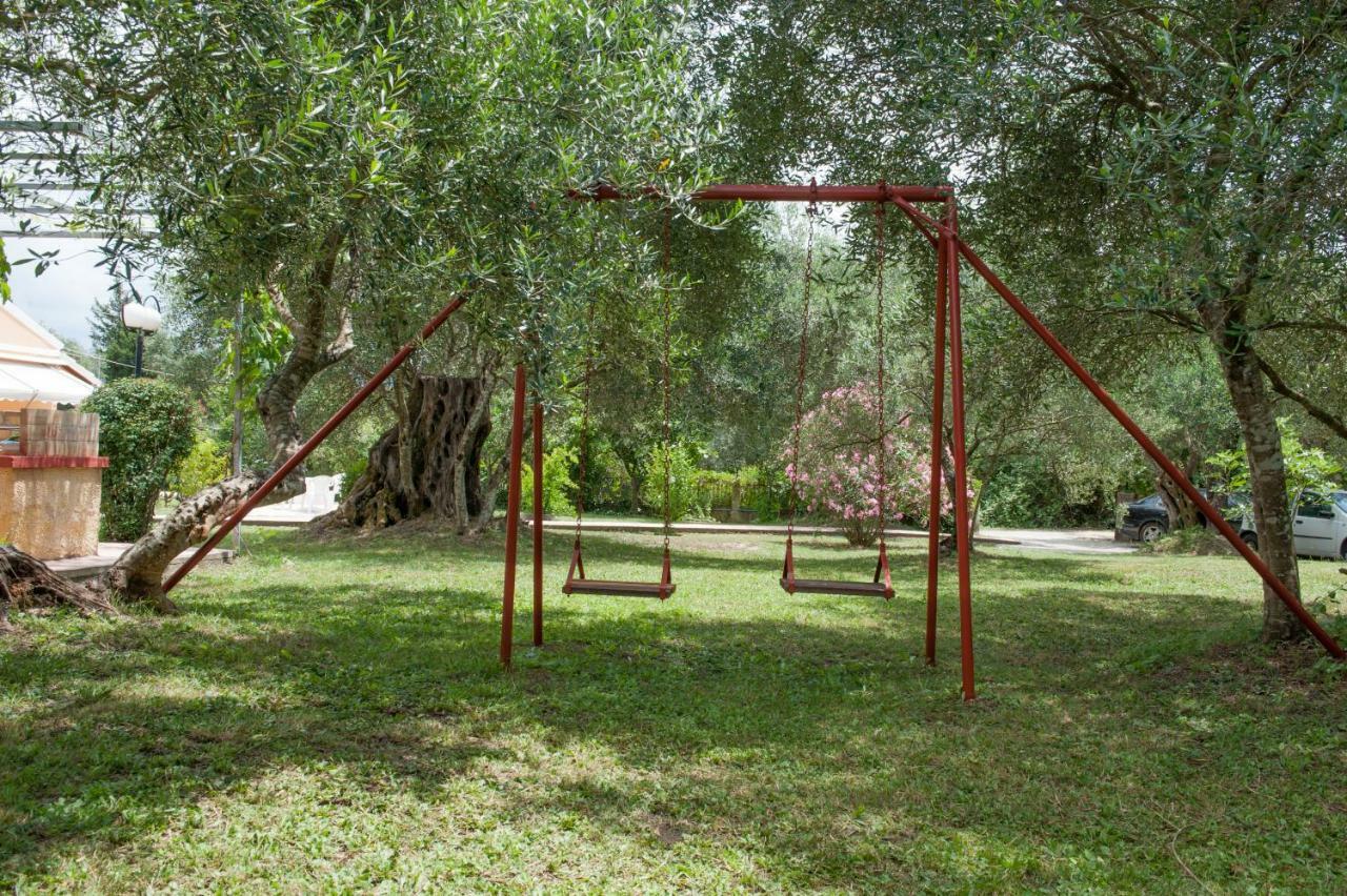 Family Holiday Apartment With Garden & Bbq Βελονάδες Εξωτερικό φωτογραφία