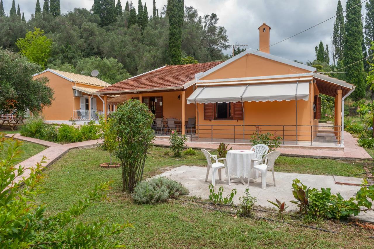 Family Holiday Apartment With Garden & Bbq Βελονάδες Εξωτερικό φωτογραφία