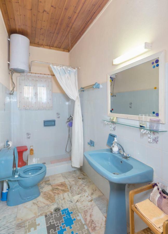 Family Holiday Apartment With Garden & Bbq Βελονάδες Εξωτερικό φωτογραφία