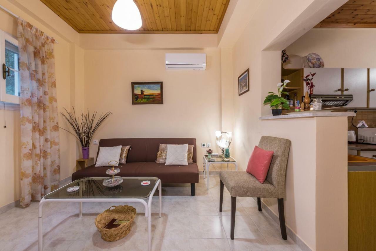 Family Holiday Apartment With Garden & Bbq Βελονάδες Εξωτερικό φωτογραφία