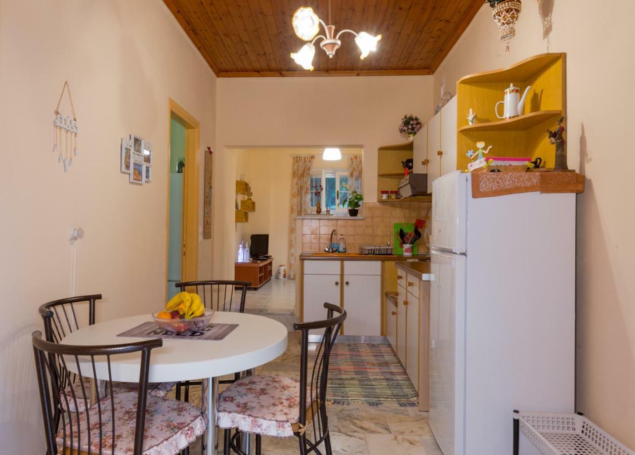 Family Holiday Apartment With Garden & Bbq Βελονάδες Εξωτερικό φωτογραφία