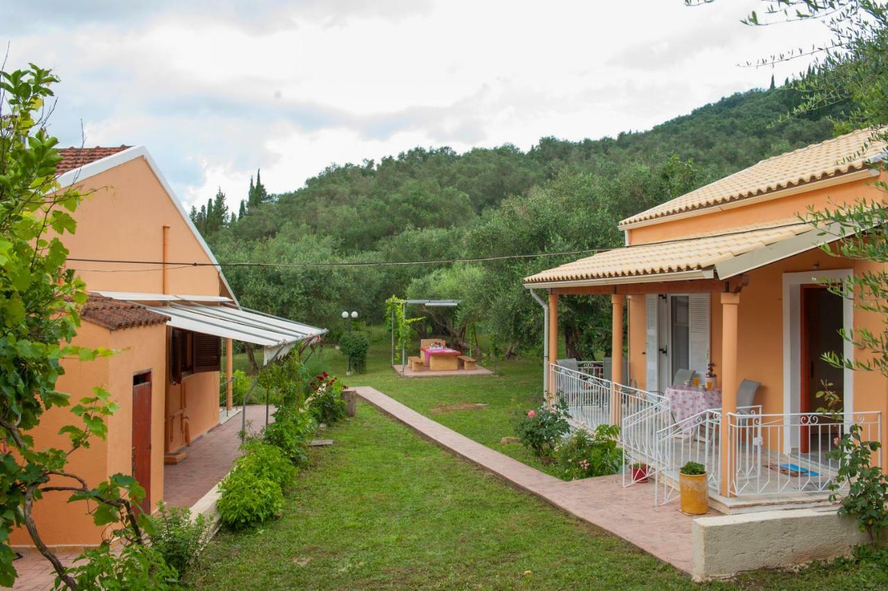 Family Holiday Apartment With Garden & Bbq Βελονάδες Εξωτερικό φωτογραφία