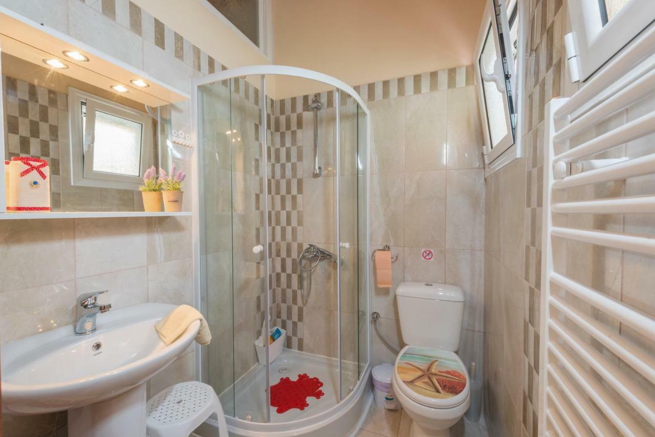 Family Holiday Apartment With Garden & Bbq Βελονάδες Εξωτερικό φωτογραφία