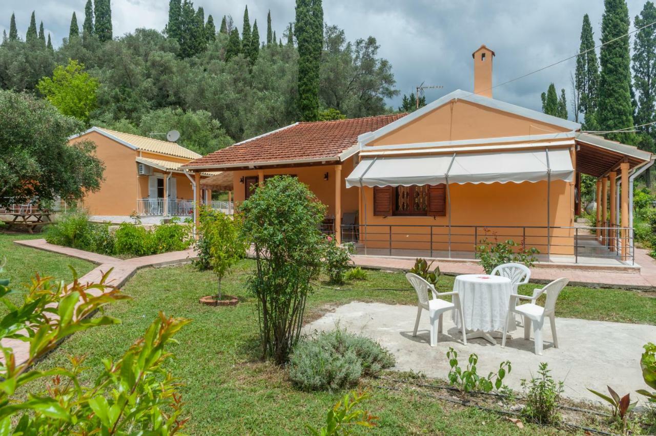 Family Holiday Apartment With Garden & Bbq Βελονάδες Εξωτερικό φωτογραφία
