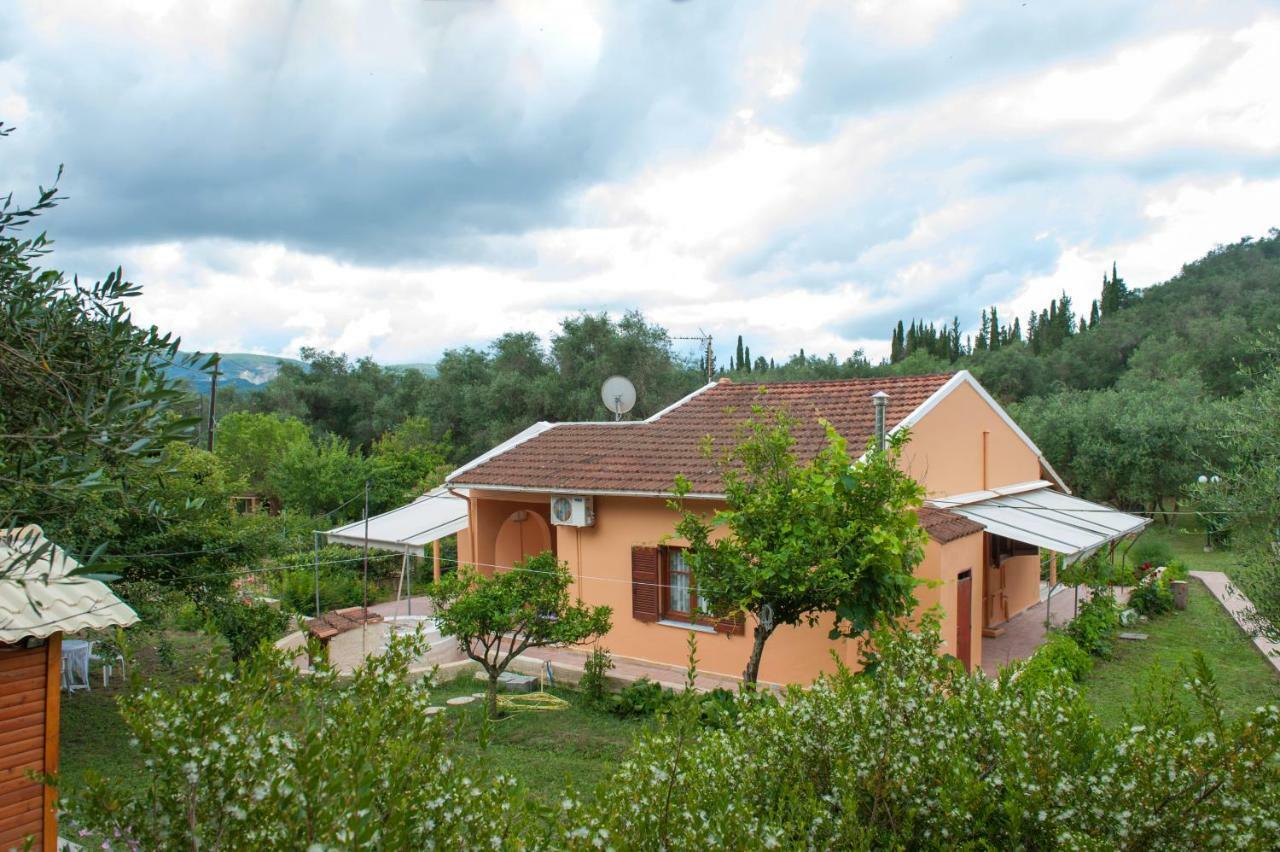 Family Holiday Apartment With Garden & Bbq Βελονάδες Εξωτερικό φωτογραφία