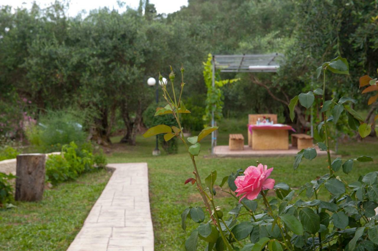 Family Holiday Apartment With Garden & Bbq Βελονάδες Εξωτερικό φωτογραφία