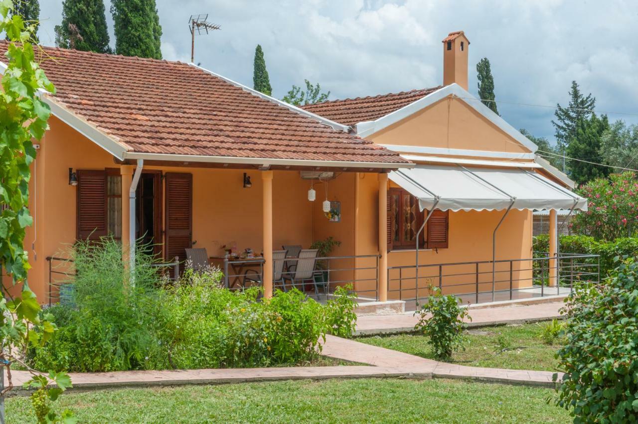 Family Holiday Apartment With Garden & Bbq Βελονάδες Εξωτερικό φωτογραφία