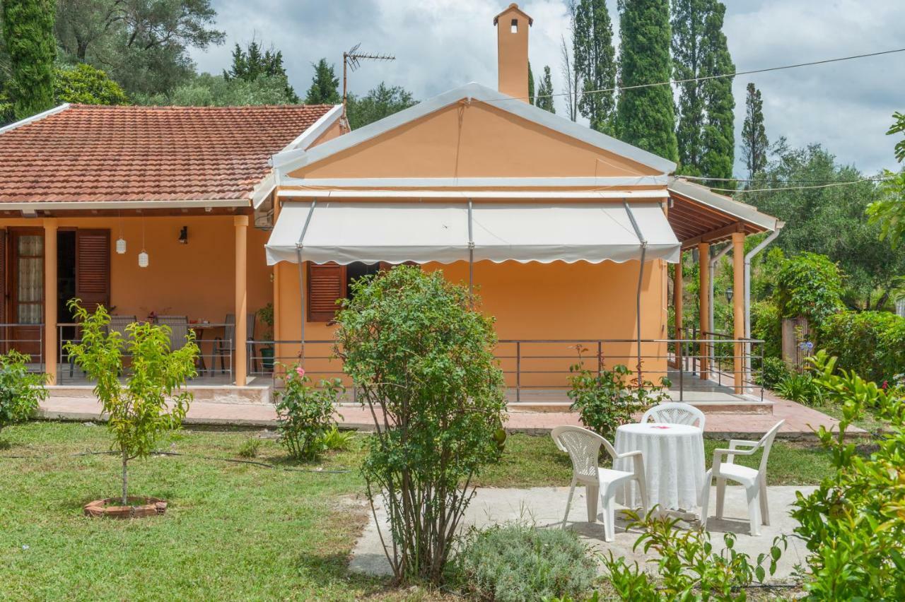 Family Holiday Apartment With Garden & Bbq Βελονάδες Εξωτερικό φωτογραφία